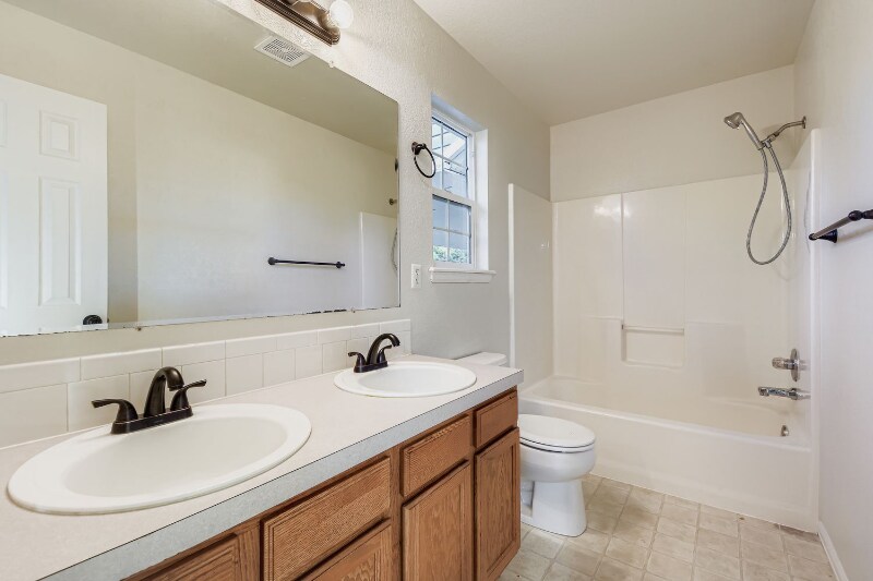 Building Photo - 534 Springwood Ct