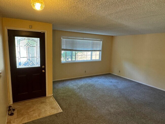 Building Photo - 3 Bedroom House off Harlow Rd.