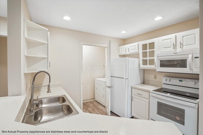 Building Photo - 5066 Stratford Pine Ln