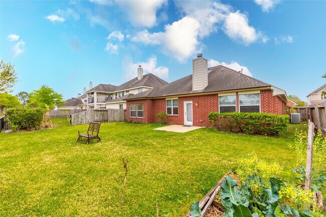 Building Photo - 2201 Signal Hill Dr