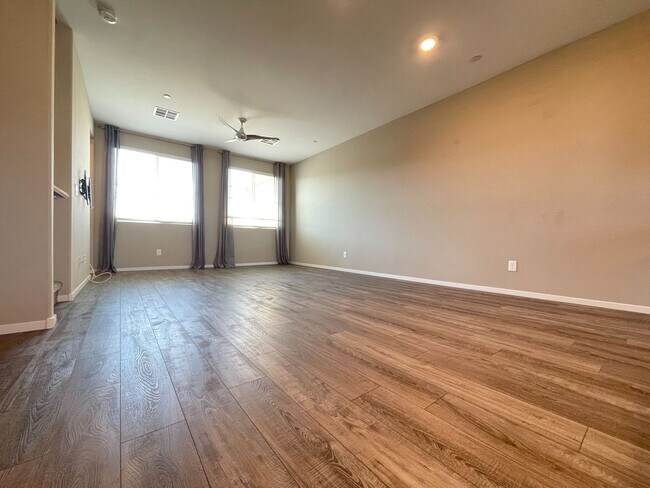 Building Photo - Stunning Summerlin Townhome with Private Downstairs Suite – Gated Community