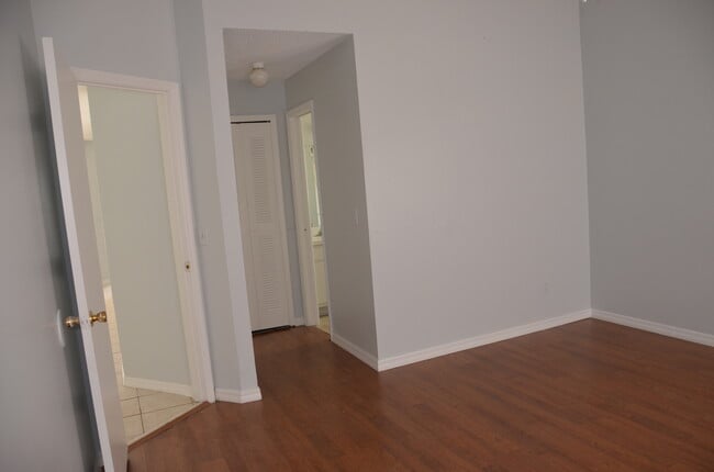 Building Photo - 1316 Holly Springs Cir