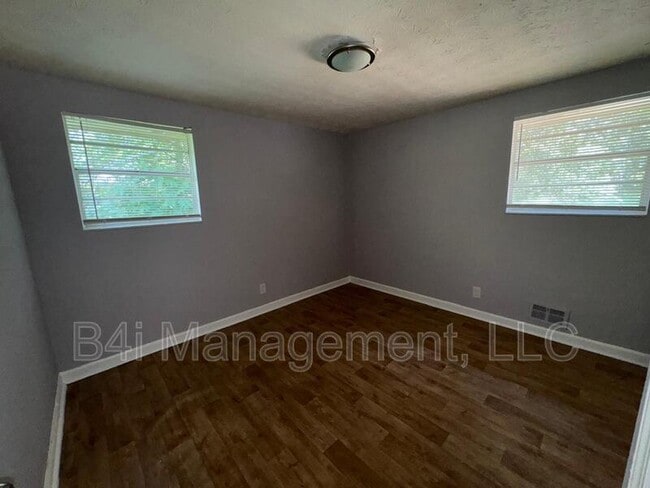 Building Photo - 6331 Garnet Dr