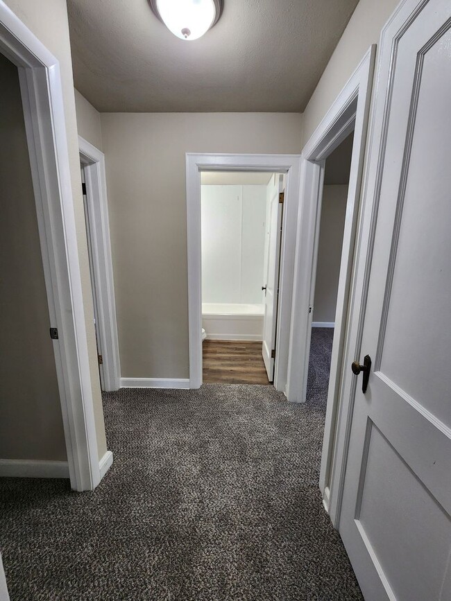 Building Photo - 3 Bedroom 1 Bath Home