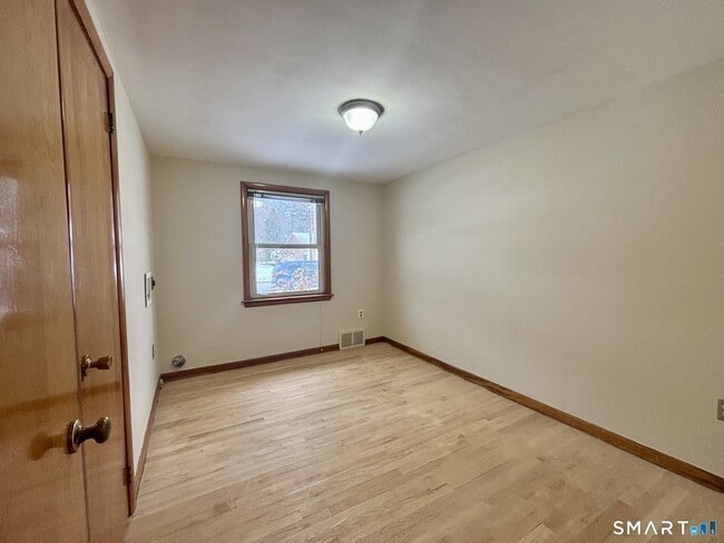 Building Photo - 148 Edgewood Dr