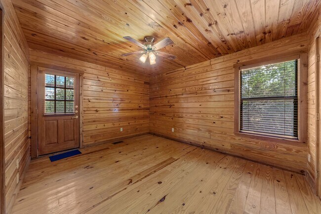 Building Photo - Hill Country Retreat