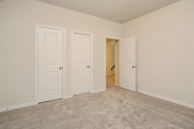 Building Photo - 24323 Huntcliff Dr
