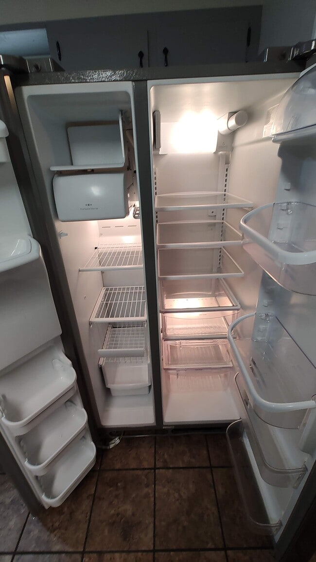 Building Photo - 2025 N 432