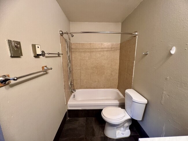 Building Photo - 1083 N 150 W