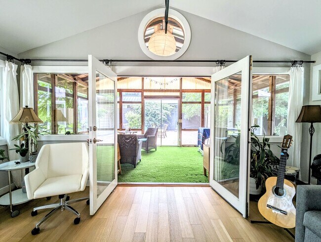 Building Photo - Remodeled Home Next To Zilker Park - 3 BR / 2 BA