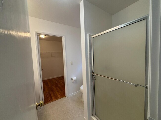 Building Photo - 813 Morton Ave