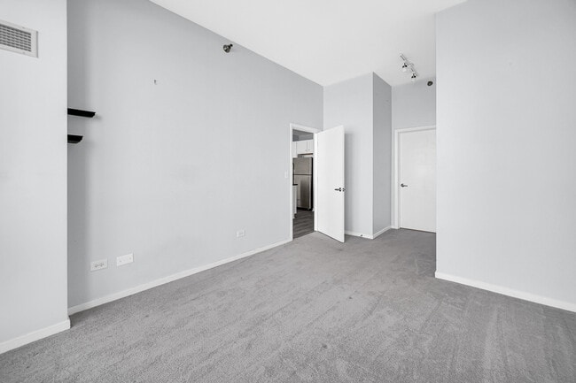 Building Photo - 1600 S Indiana Ave