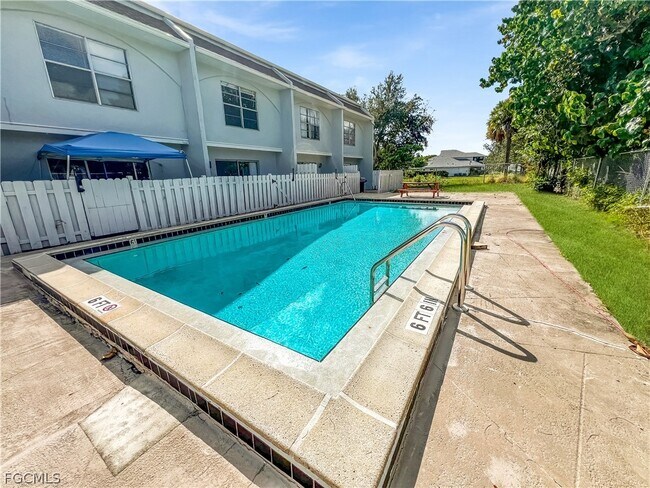 Building Photo - 1123 SW 48th Terrace