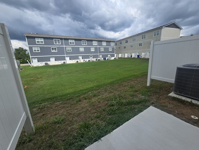 Building Photo - 701 Taylor Dr