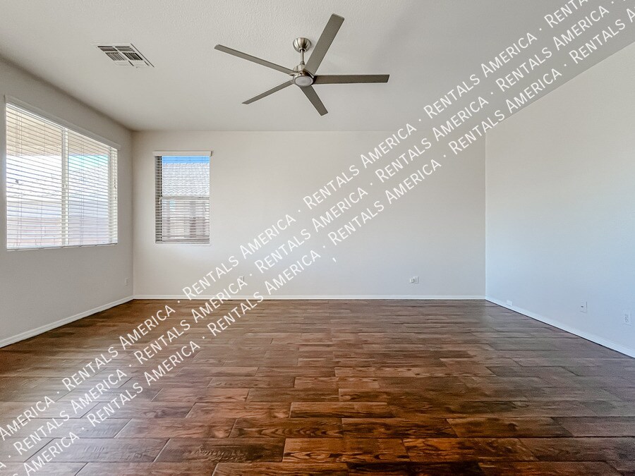 Building Photo - 9765 E Knowles Ave