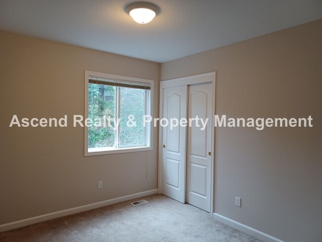 Building Photo - Gorgeous Updated Murrayhill Area 4 Bed on ...
