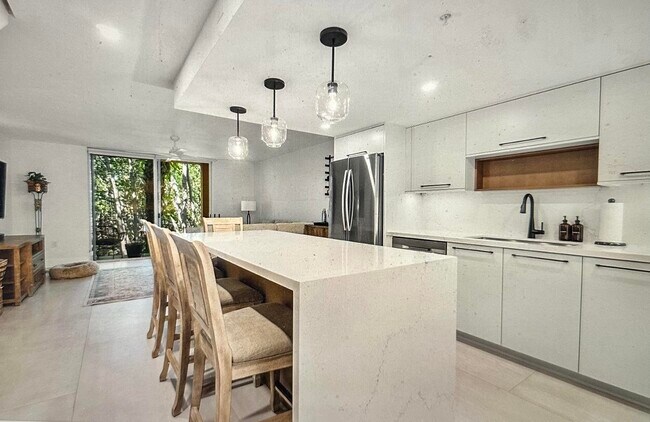 Building Photo - 1100 Scotia Dr