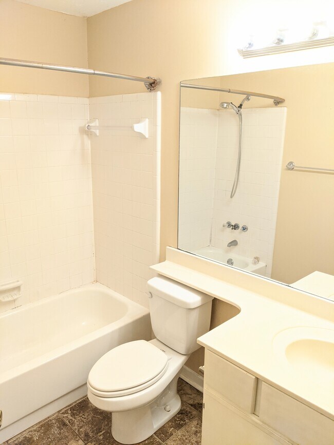 Building Photo - 5680 River Heights Xing SE