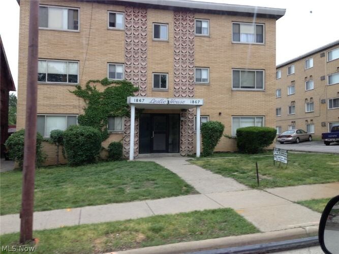 Primary Photo - 1867 N Taylor Rd