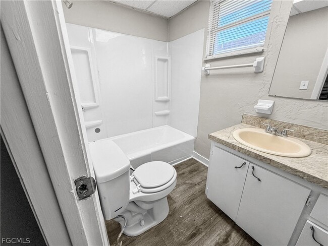 Building Photo - 3744 Estelle Ave