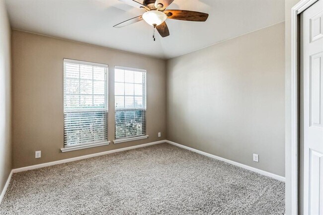 Building Photo - Great 4 bedroom in Cedar Park