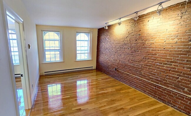 Primary Photo - 88 W Cedar St
