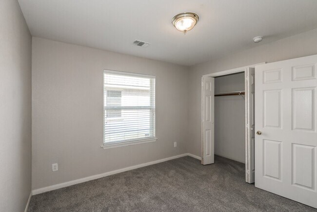 Building Photo - 2017 Sandy Bank Ln