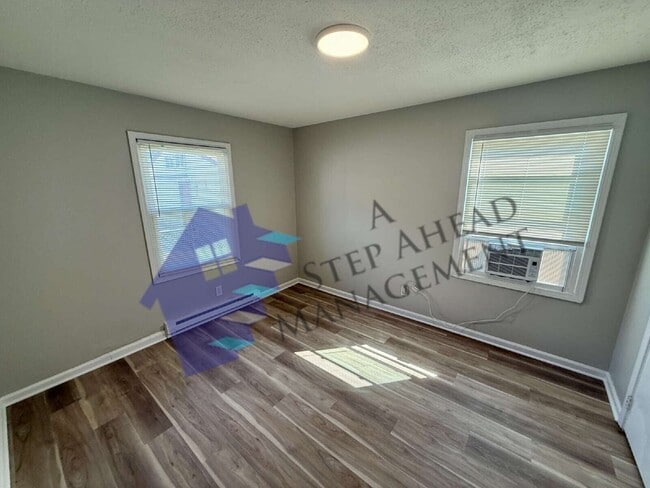 Building Photo - 955 N Belmont Ave