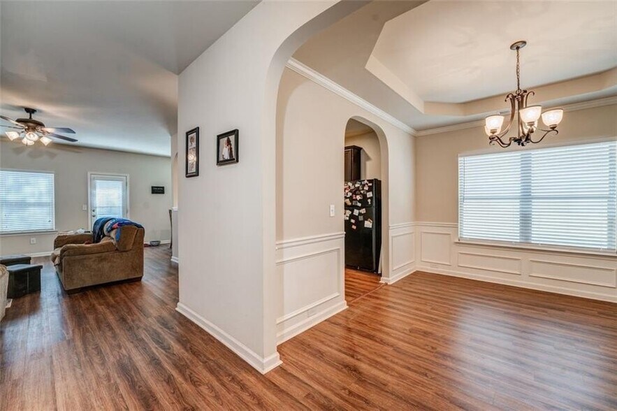 Building Photo - 208 Hidden Creek Pt