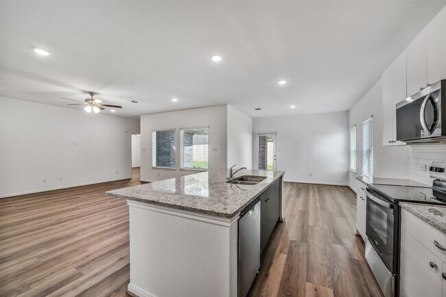 Building Photo - 11943 Pondwood Dr