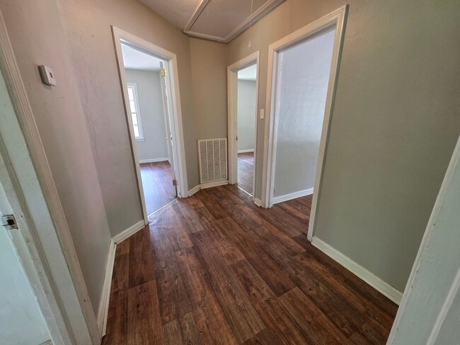 Building Photo - Nice Home with Fenced Yard