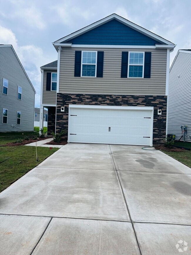 Building Photo - Hickory quiet, family-friendly neighborhoo...
