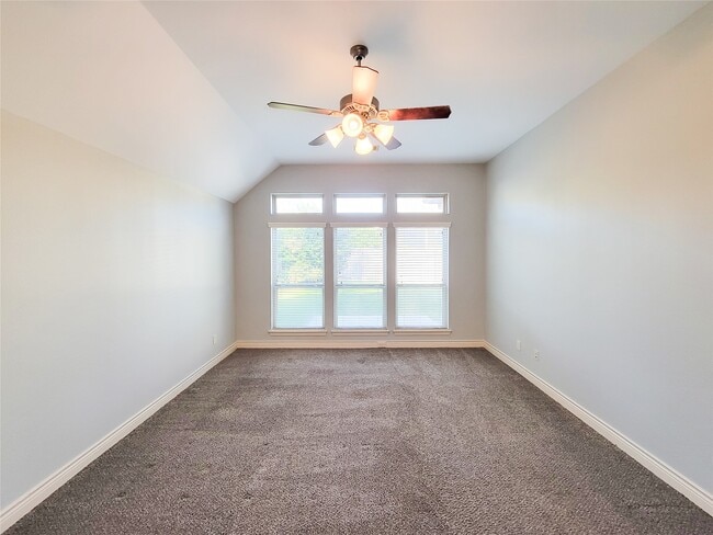 Building Photo - 106 Colina Vista Way