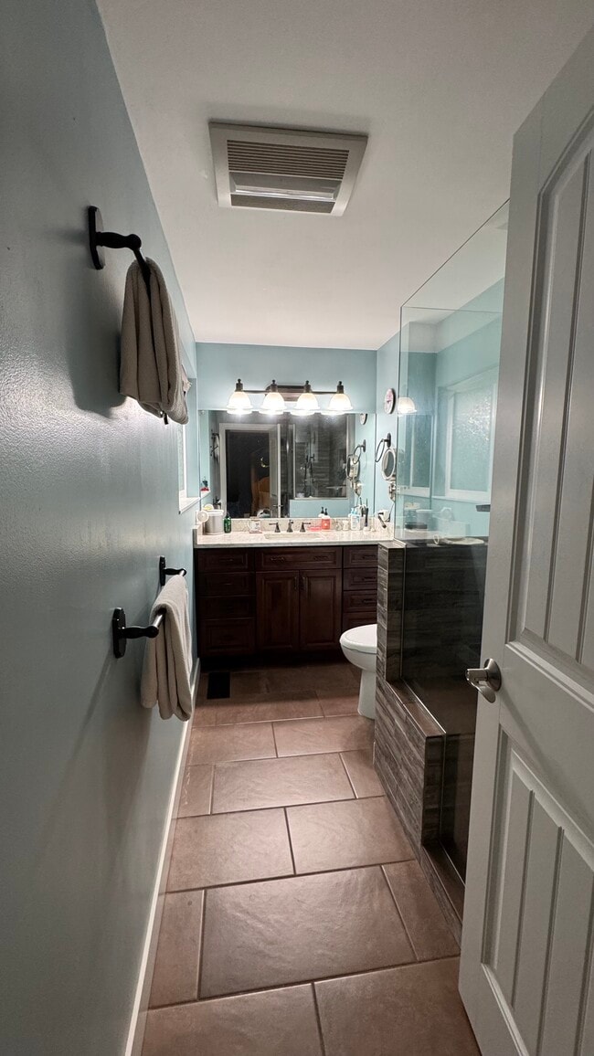 Building Photo - 505 Mt Hood Dr SW