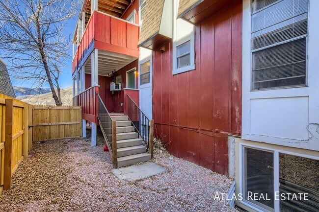 Building Photo - 331 N Columbine St