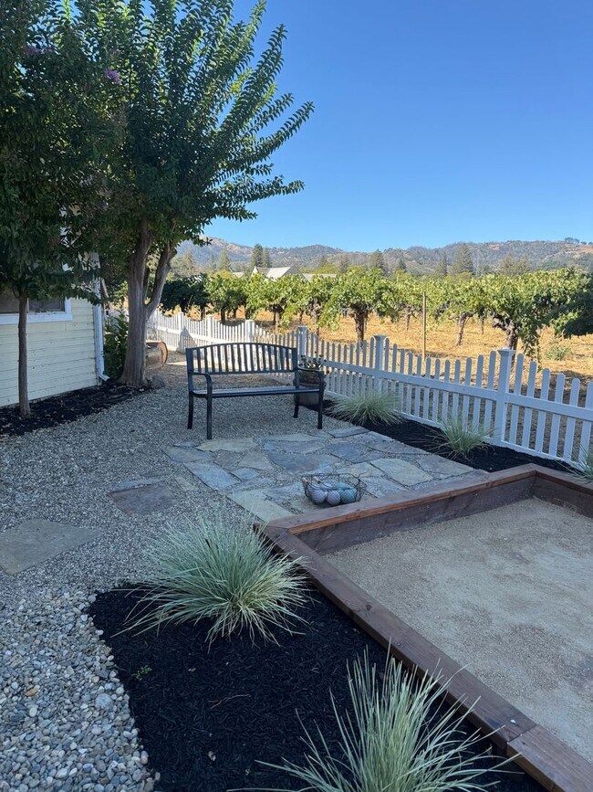 Building Photo - Pet Friendly! Walk to Downtown