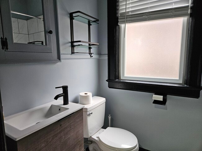 Building Photo - 29 Baker St