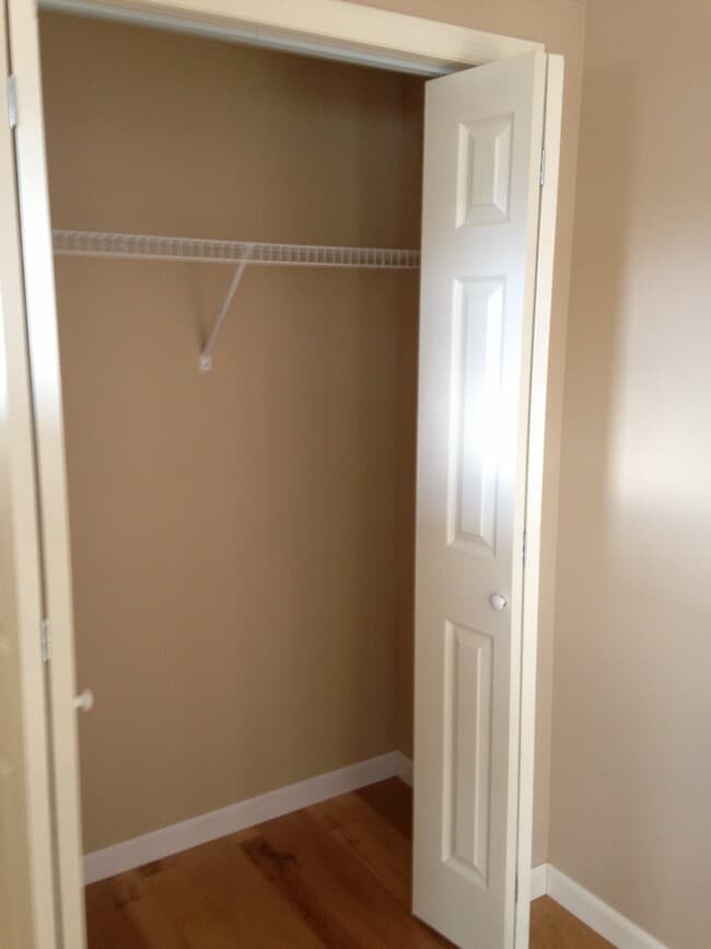 Building Photo - 494 Mill St