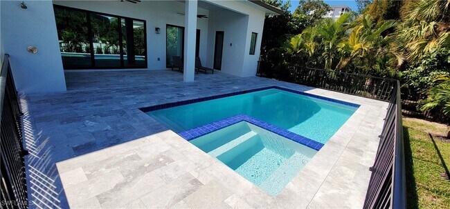 Building Photo - 511 91st Ave N