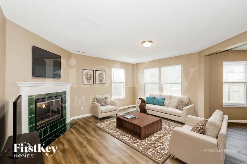 Building Photo - 10830 Clear Spring Dr