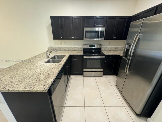 Building Photo - 25371 SW 115 Ct