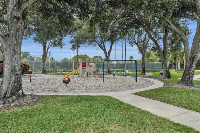 Building Photo - 246 Charter Way