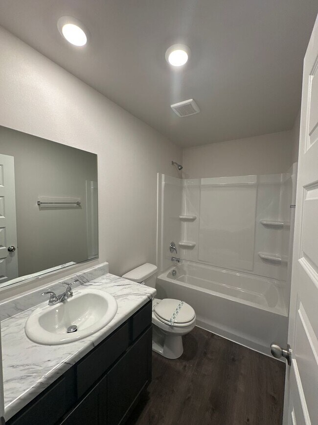 Building Photo - Now Pre-Leasing — Cozy & Modern 3 Bed / 2 Bath Home in Broken Arrow — Don’t Miss Out!