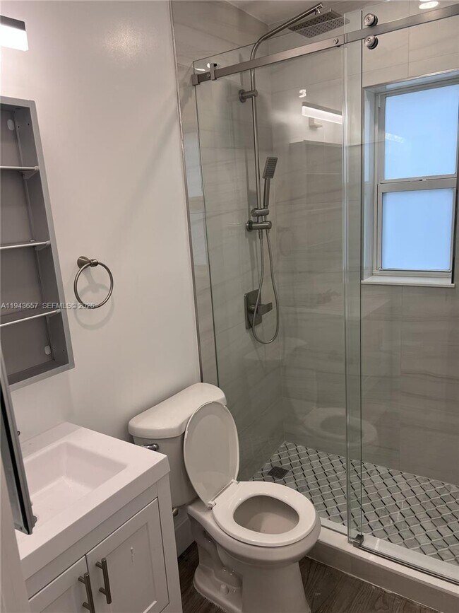 Building Photo - 1432 N Andrews Ave