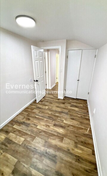 Building Photo - 260 Sadonia Ave