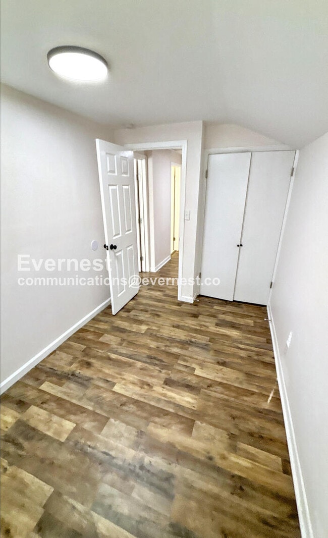 Building Photo - Cozy Charm with Modern Comforts / 3 Bed & 1 Bath / Section 8 Accepted / Available Now!
