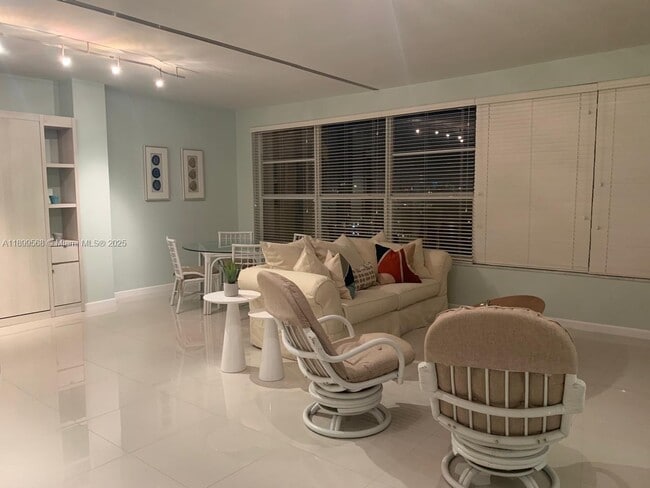 Building Photo - 4925 Collins Ave