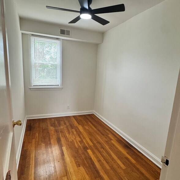 Building Photo - 1548 Aldeney Ave