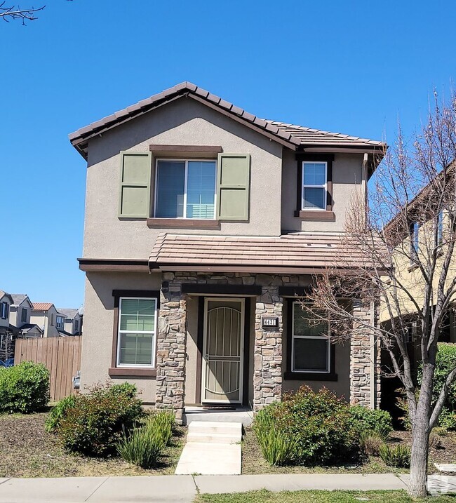 Building Photo - Adorable 3 bedroom 2.5 bath home in West S...