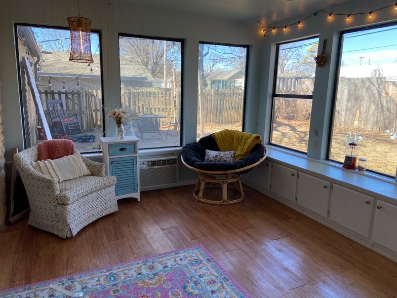 sunroom - 1816 W Arrowhead Plz